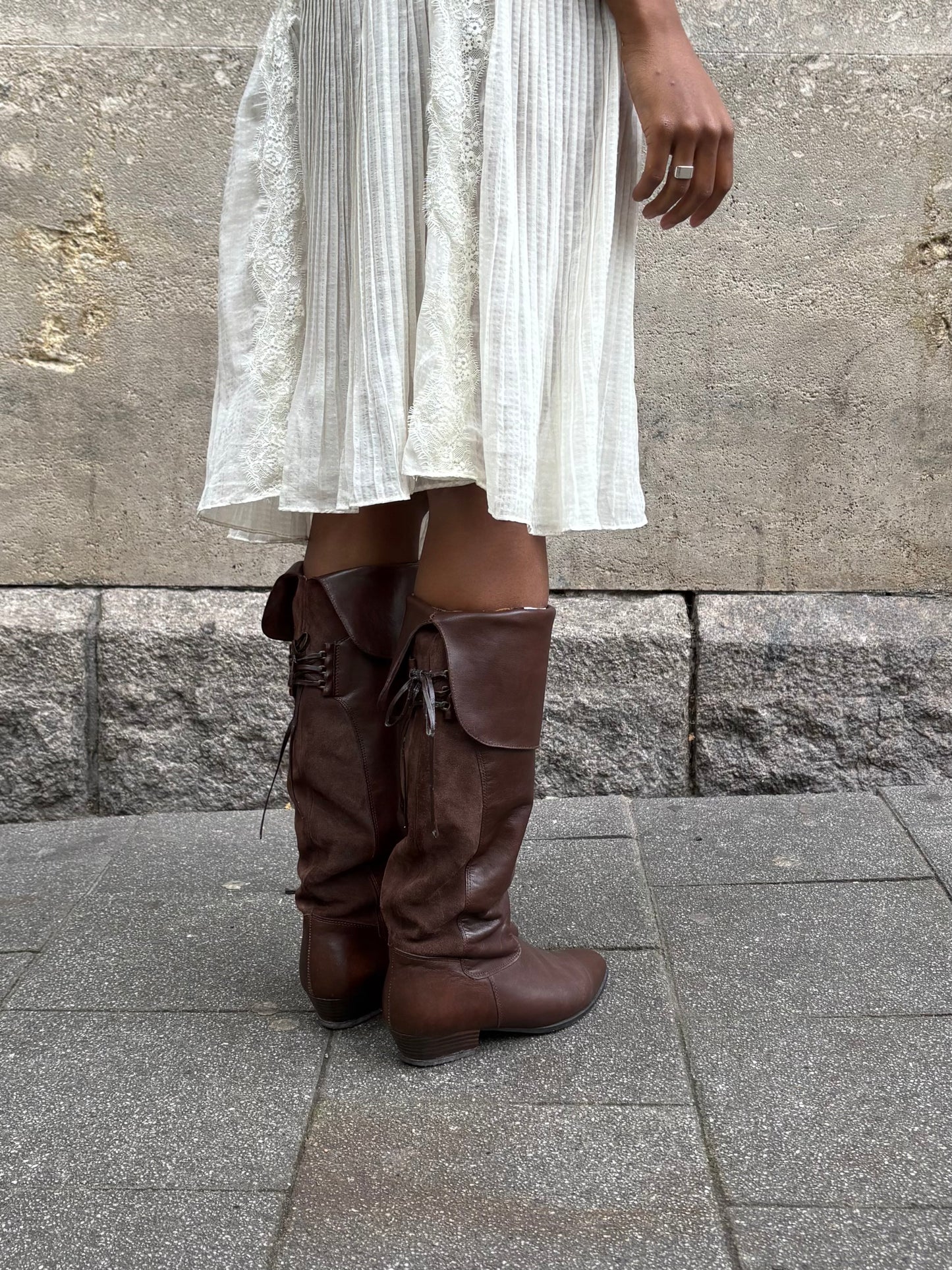 LINED LEATHER AND SUEDE BOOT