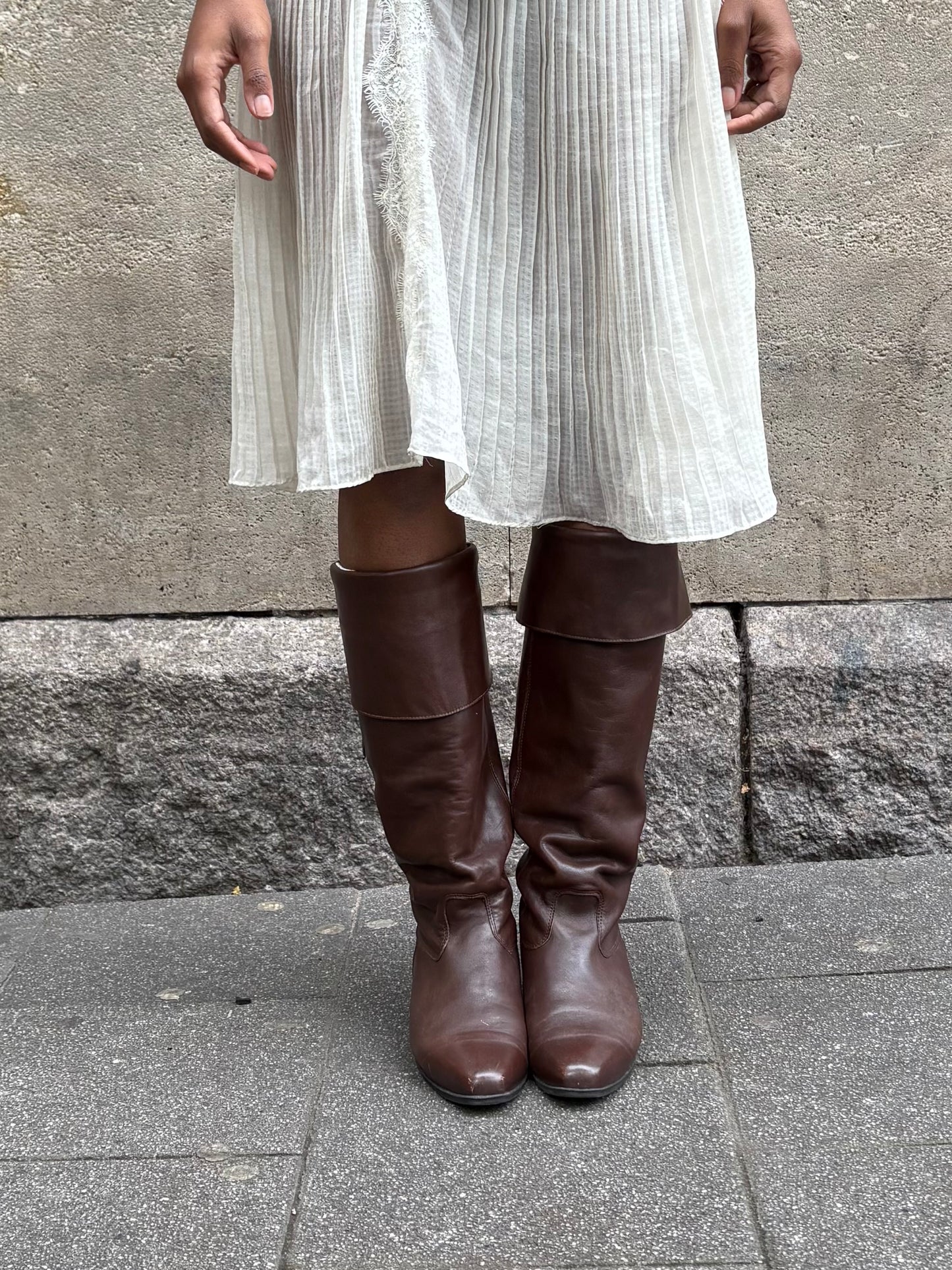 LINED LEATHER AND SUEDE BOOT