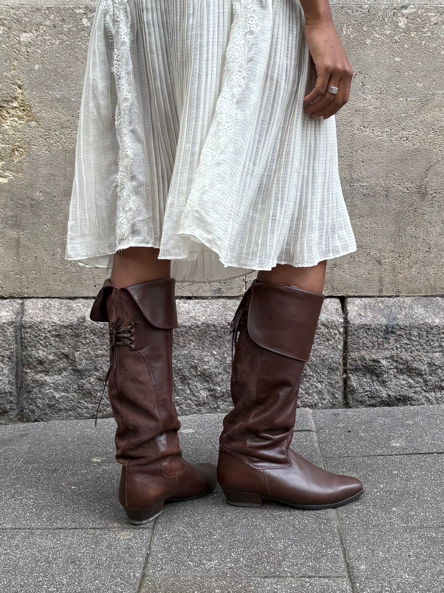 LINED LEATHER AND SUEDE BOOT