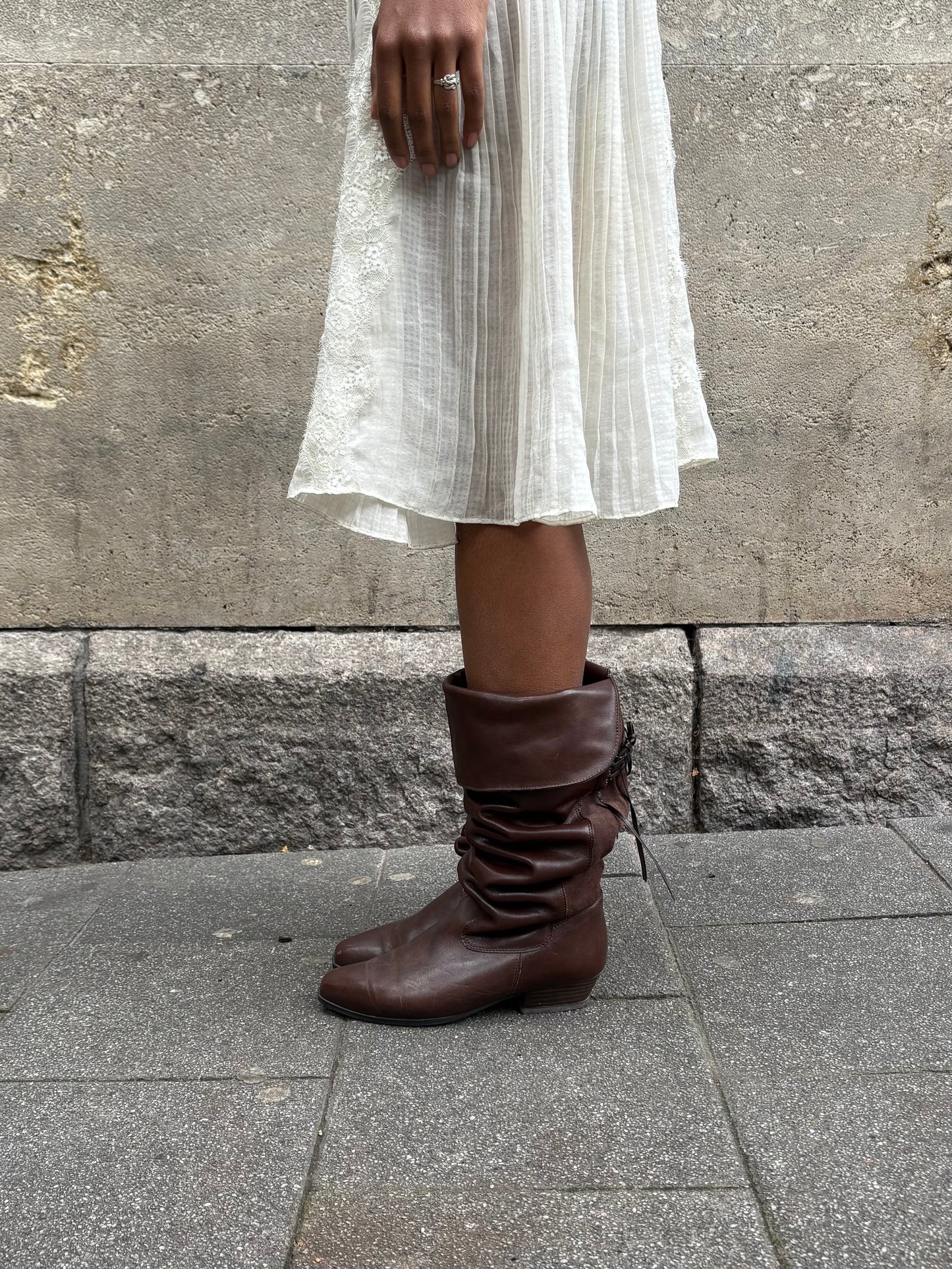 LINED LEATHER AND SUEDE BOOT