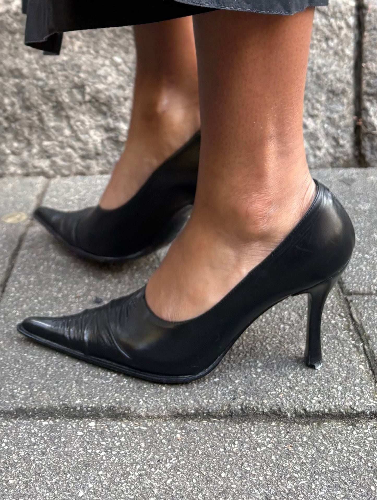 BLACK PUMP